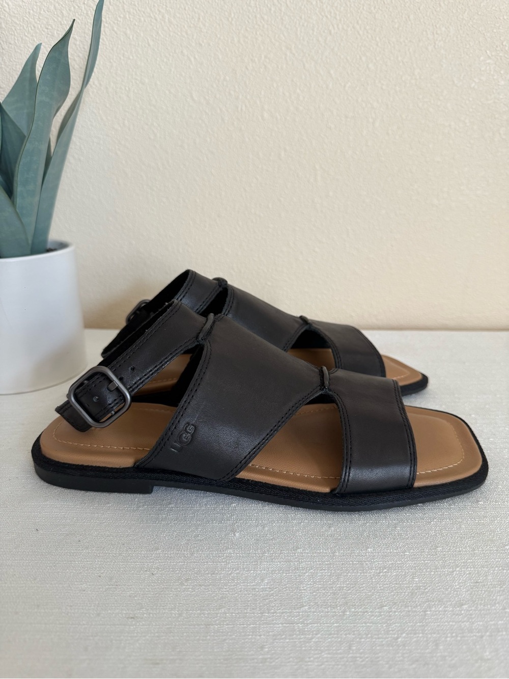 New UGG Women's Black Leather Comfort Sandals